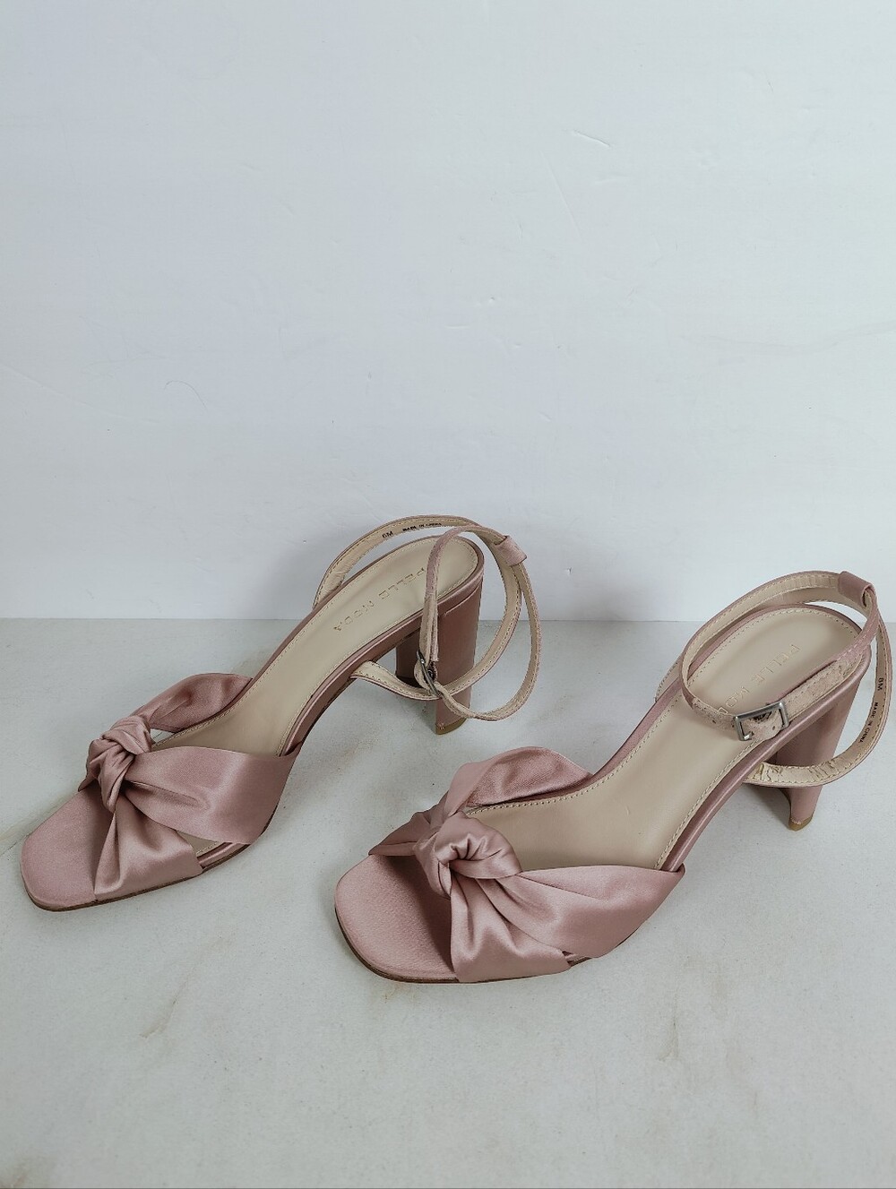 NIB Pelle Moda Nikia Blush Satin Knot Front Block Heel Dress Sandals, Sz 8